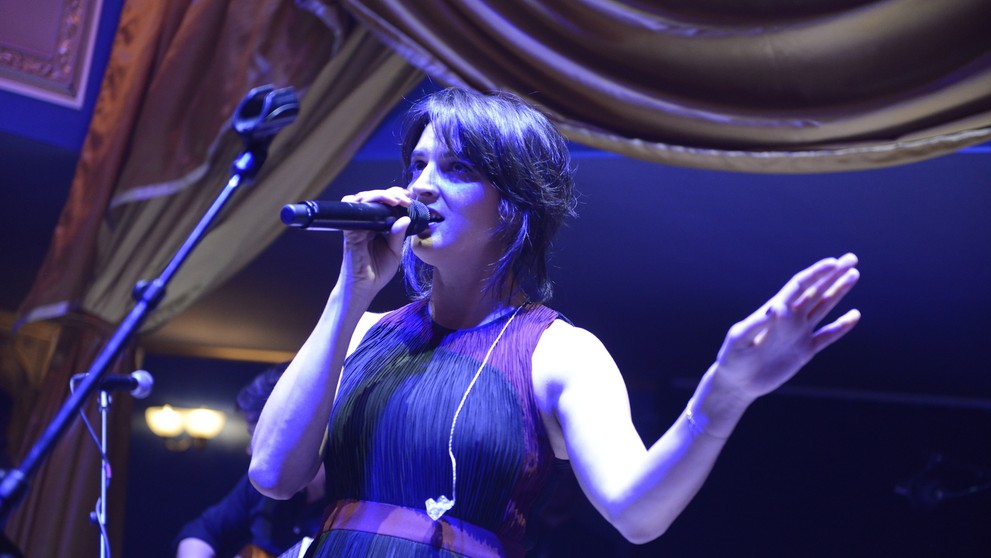 Moderátorka Plesu v opere Božidara Turzonovová. 