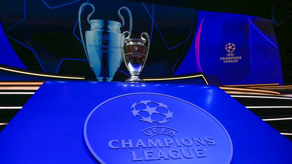 Trofej LM pred žrebom skupinovej fázy.