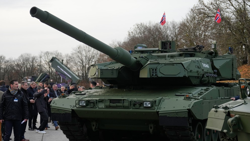 Nemecko ukázalo nový tank Leopard 2A8.