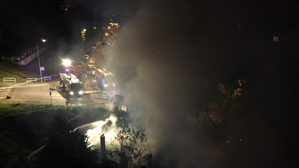 Horela stará a polorozpadnutá budova bývalej policajnej stanice. 