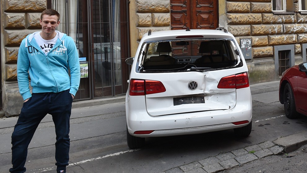 Majiteľ zničeného auta.