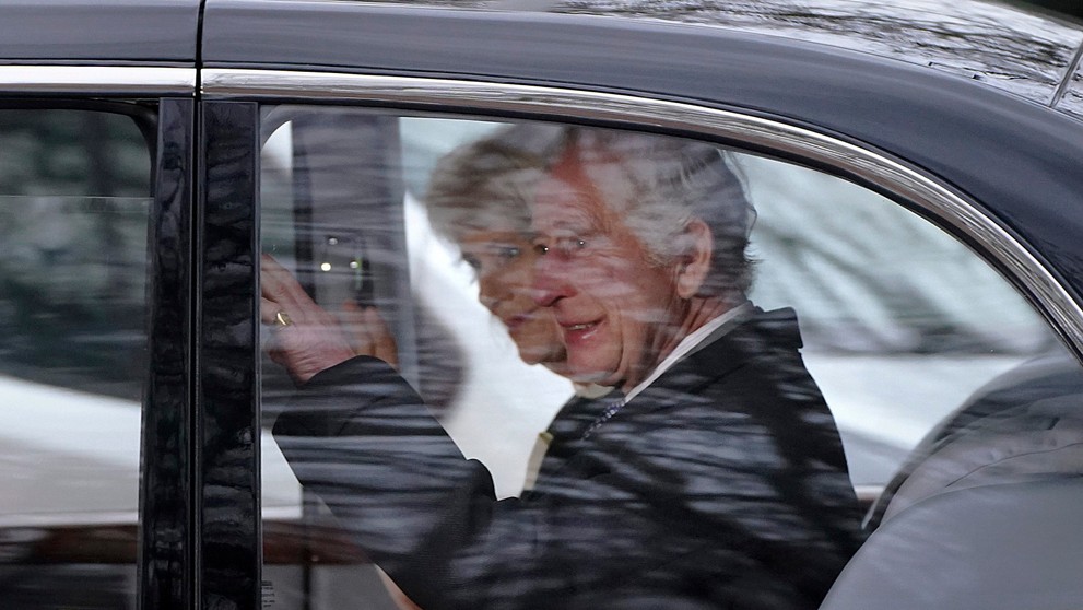 Kráľ Karol III. s manželkou.