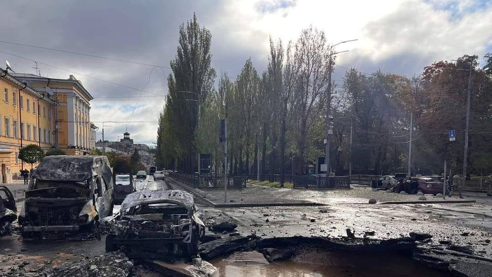 Podľa Zelenského boli strely namierené na civilné obete