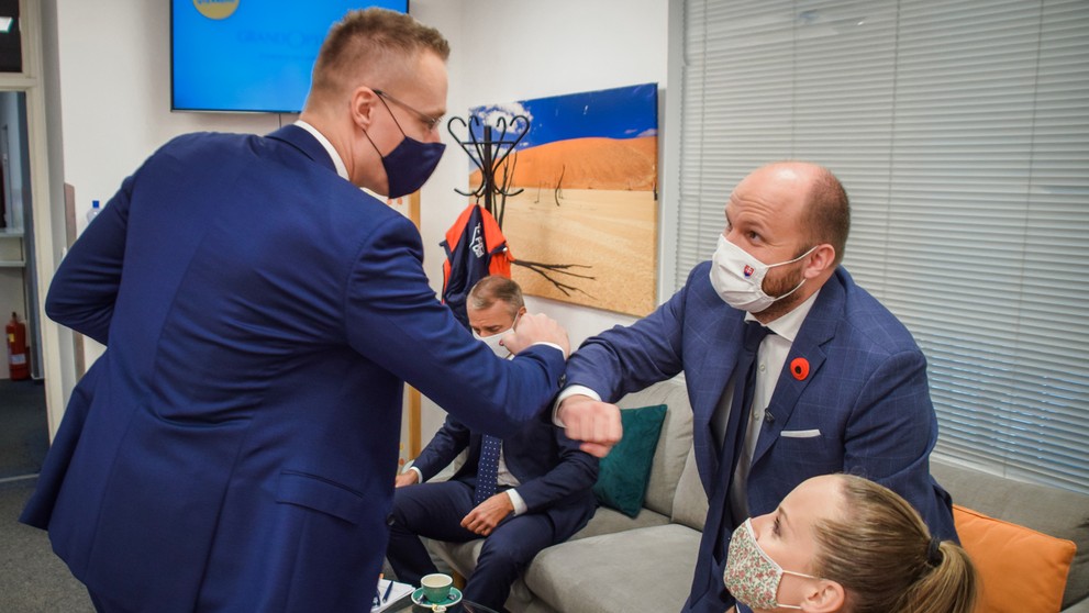 otzkyNTRasNad_tvnoviny.mp4