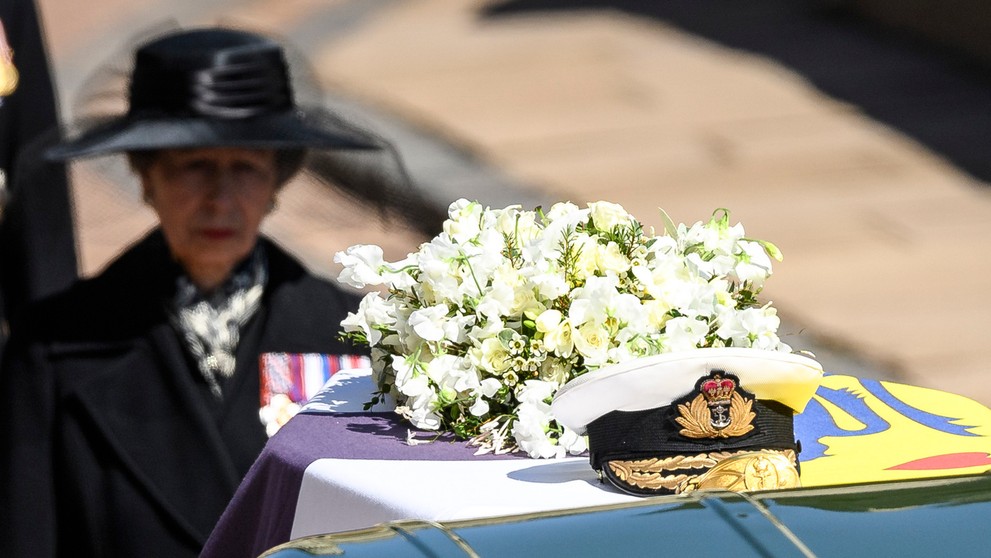 Princezná Anna odprevádza svojho otca na poslednej ceste