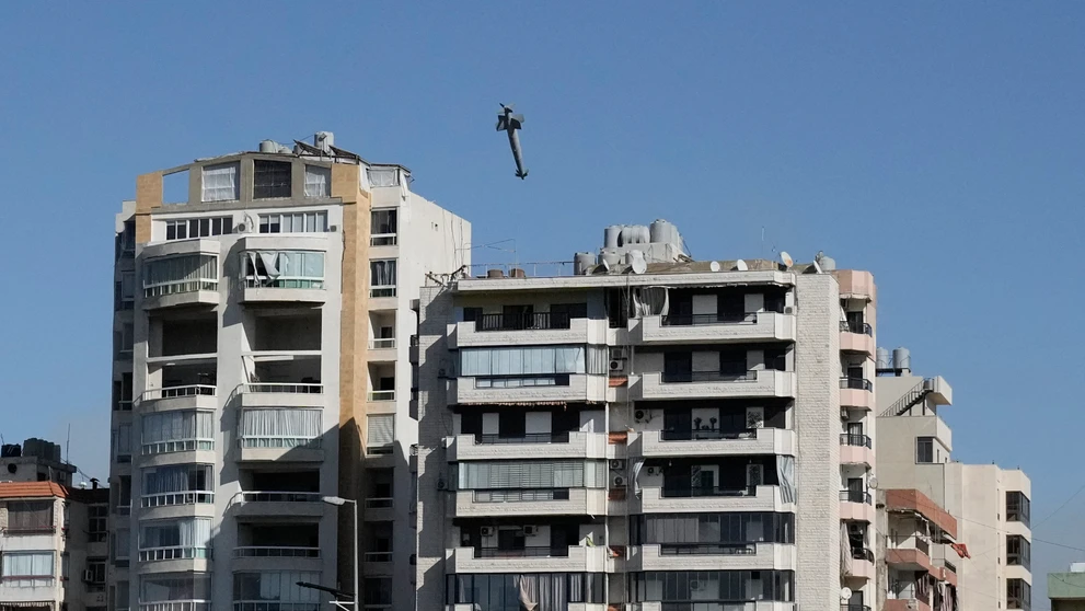 Fotograf odfotil izraelskú raketu pred nárazom do budovy v Bejrúte.
