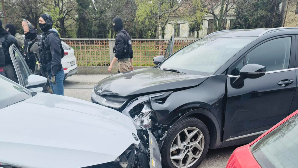 Pri policajnej razii zadržali muža, ktorý zdemoloval centrum Bratislavy a pri pokuse o útek poškodil policajné vozidlo.