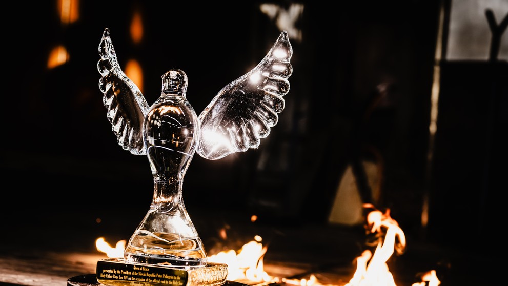 Sklenená holubica mieru