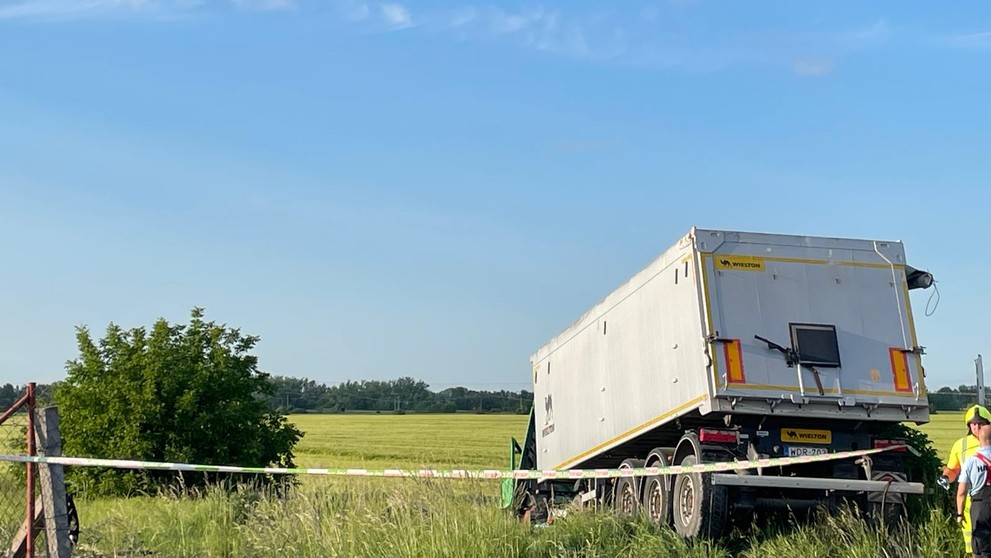 Vo Veľkom Mederi sa zrazil kamión s vlakom.