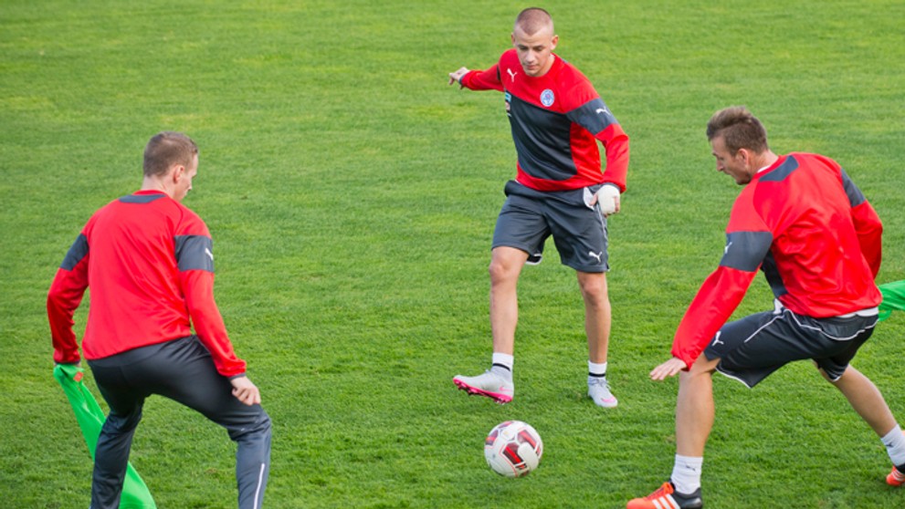 Zľava Ondrej Duda, Vladimír Weiss ml. a Norbert Gyömbér na tréningu pred kvalifikáciou EURO 2016.