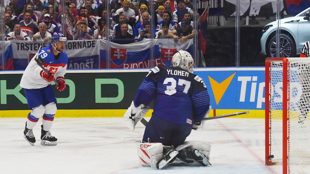 Momentka zo zápasu Slovensko - Francúzsko