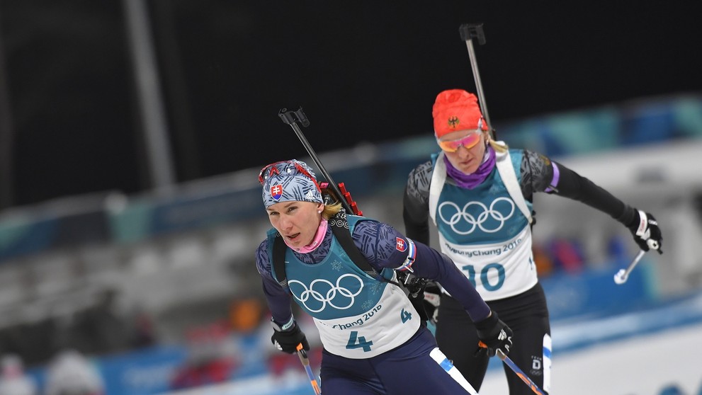 Anastasia Kuzminová trafila v pretekoch s hromadným štartom z ľahu všetky terče.