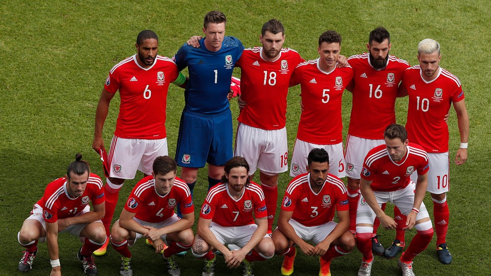 Hráči Walesu pred duelom na ME proti Walesu.