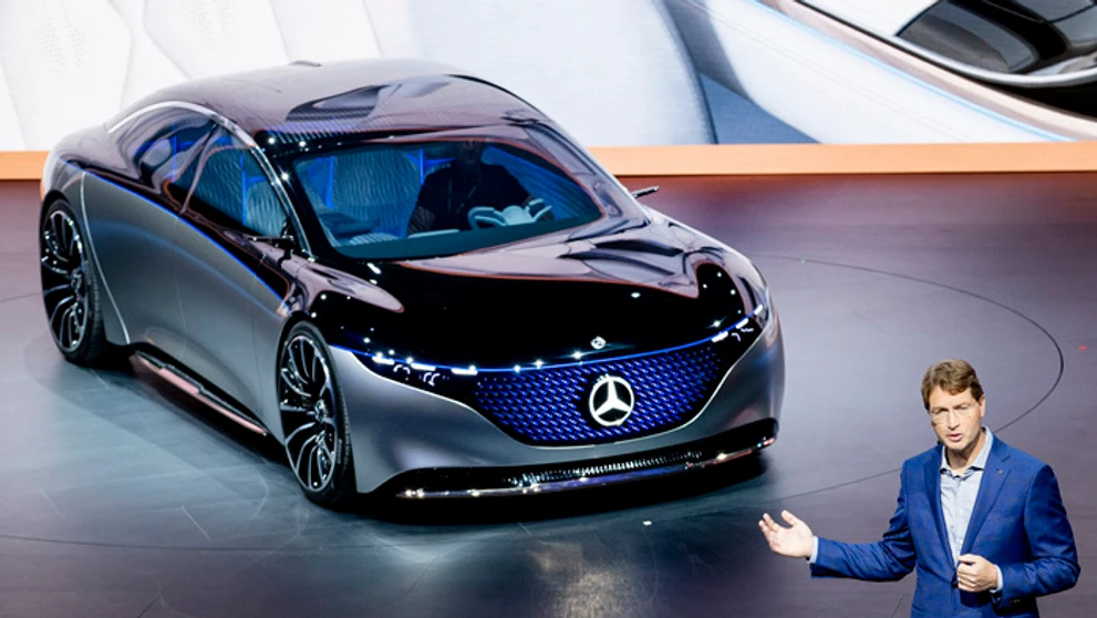 Koncept bezemisného elektrického SUV BMW Vision iNEXT predstavili na autosalone vo Frankfurte.