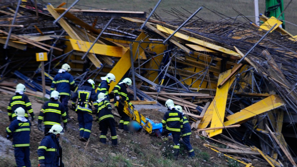 Pri obci Kurimany sa 2. novembra 2012 okolo 14.30 h. zrútil most vo výstavbe.