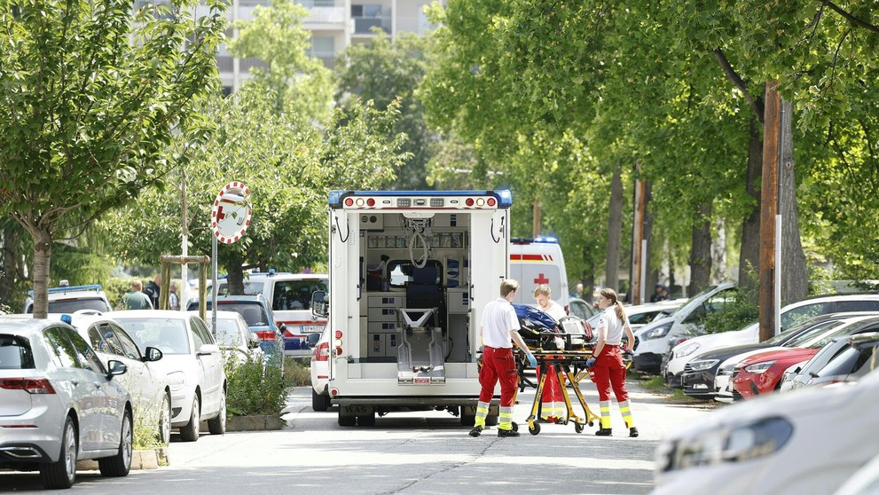 Záchranári na mieste streľby