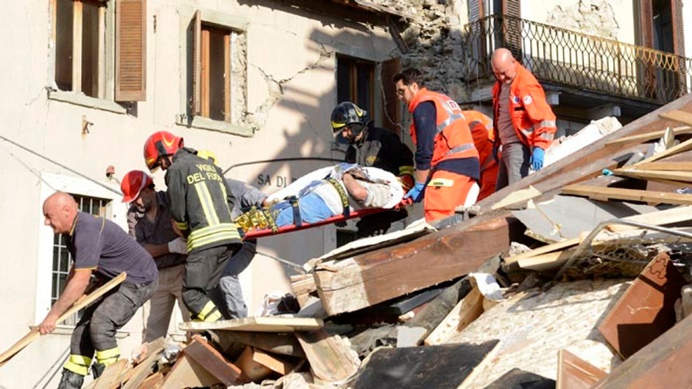 V sutinách uviazli ľudia.