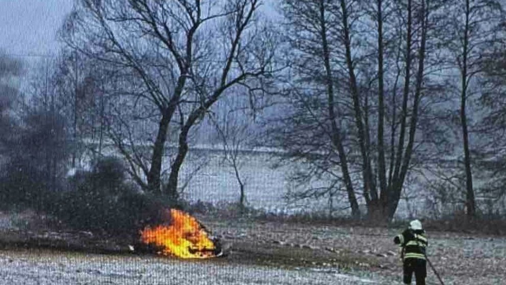 Auto zhorelo do tla aj s vodičom.