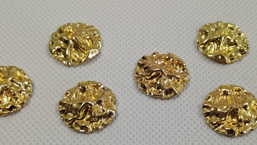 Kovový prívesok kruh zlatý (B89) 22x4,5 mm