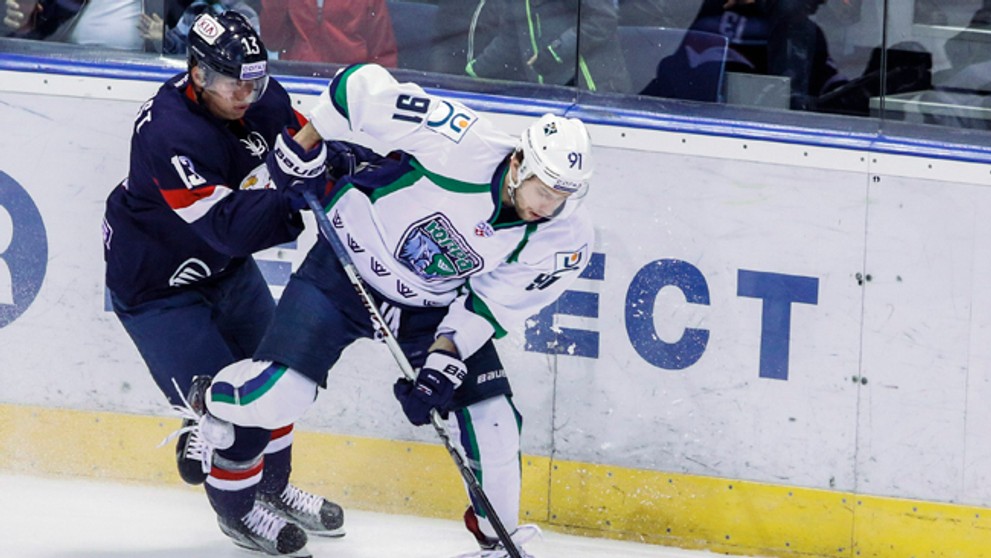 Zľava Václav Nedorost (Slovan) a Igor Bortnikov (Jugra) 