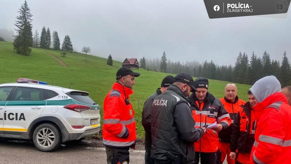 Záchranári pátrajú po zmiznutom lietadle. 