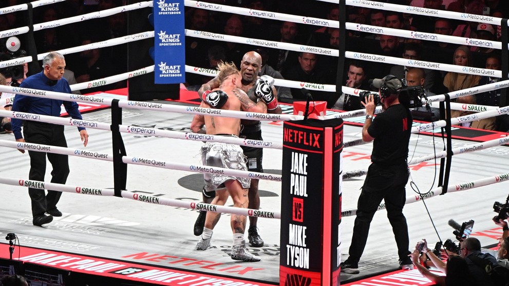 Hviezda sociálnych sietí Jake Paul porazil boxerskú legendu Mikea Tysona