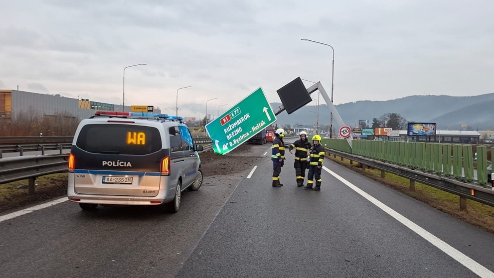 Nehoda kamióna pri Banskej Bystrici