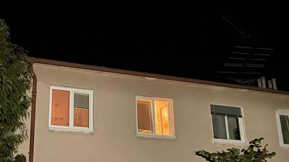 Okno, z ktorého vyšiel výstrel.