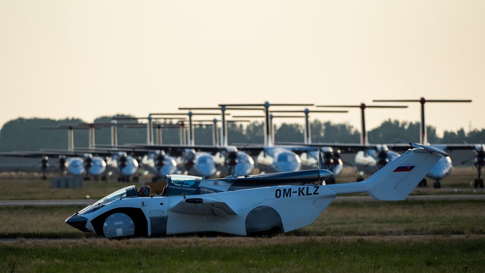 Lietajúce auto Aircar po prvý raz absolvovalo let medzi dvoma medzinárodnými letiskami