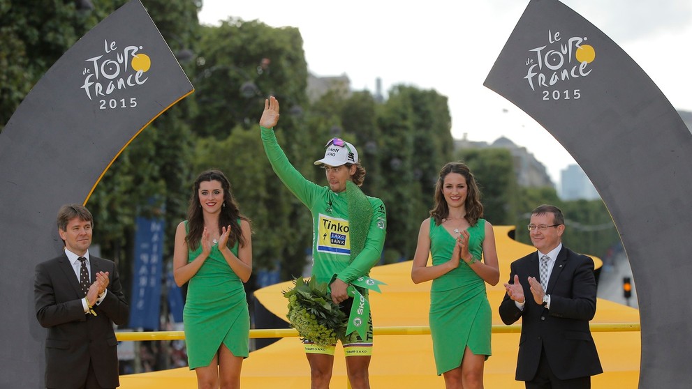 Peter Sagan pózuje po zisku zeleného dresu