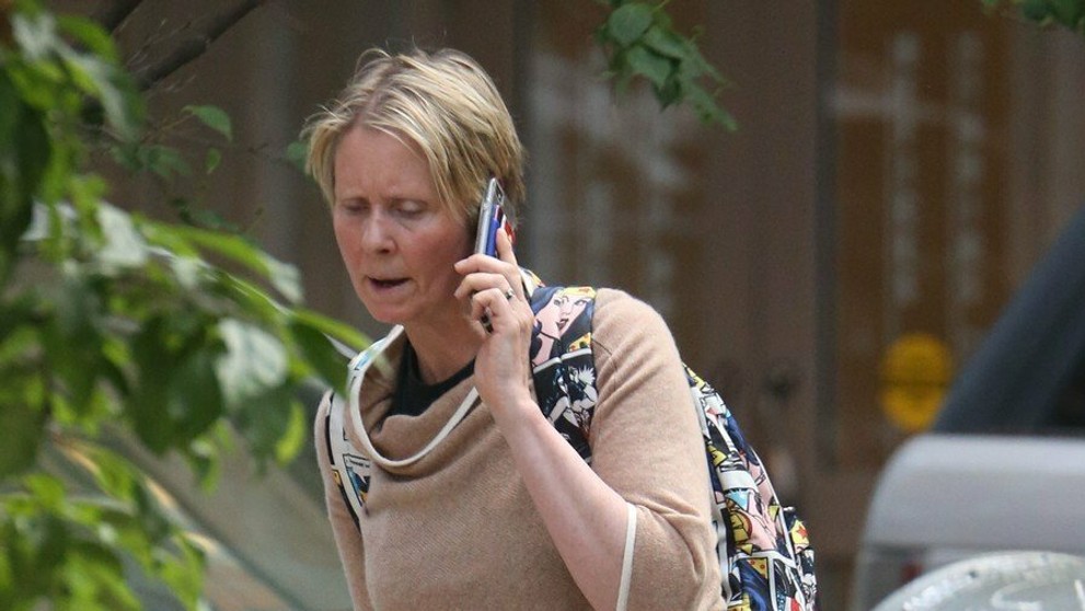 Cynthia Nixon v uliciach New Yorku.