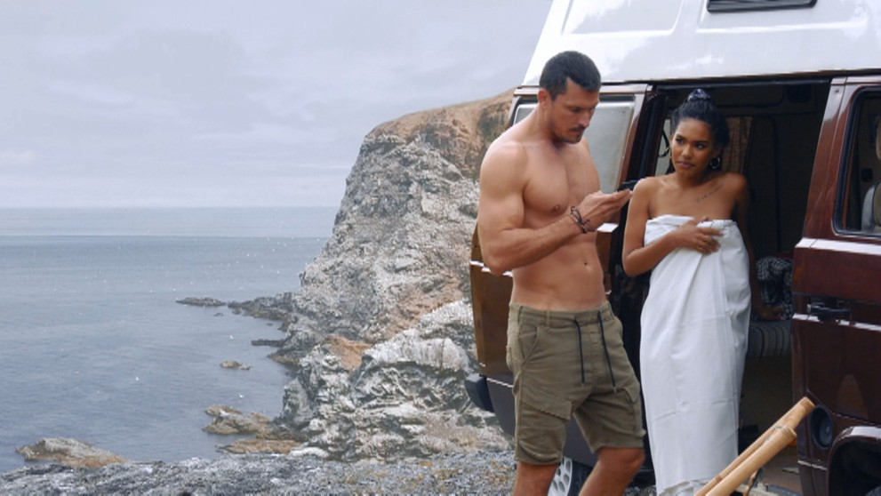 Traja najlepší v šprinte biatlonistov v Oberhofe, zľava Johannes Thingnes Bö, Alexander Loginov a Sebastian Samuelsson.