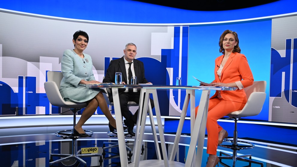 Moderátorka Karolína Lacová privítala v relácii Na telo Romana Michelka z SNS a Irenu Bihariovú z PS