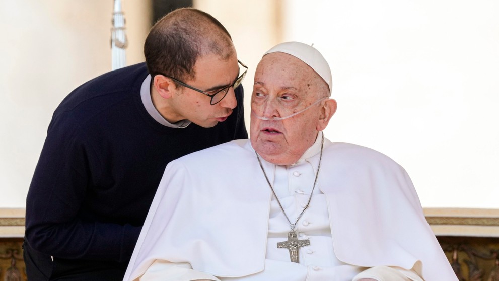 Pápež František na verejnosti.