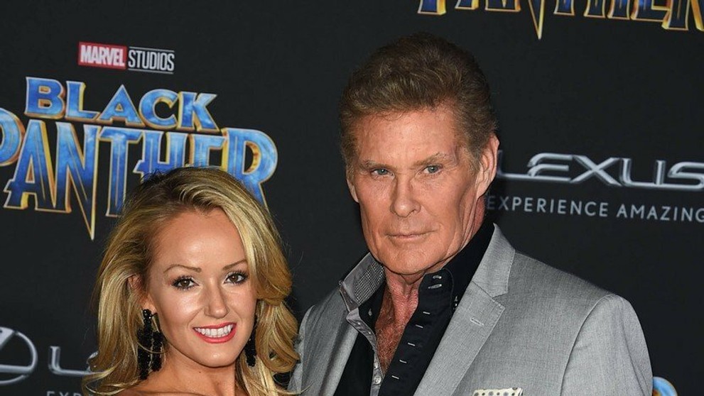 Tretia manželka Davida Hasselhofa, Hayley Roberts, je od neho mladšia o 27 rokov.