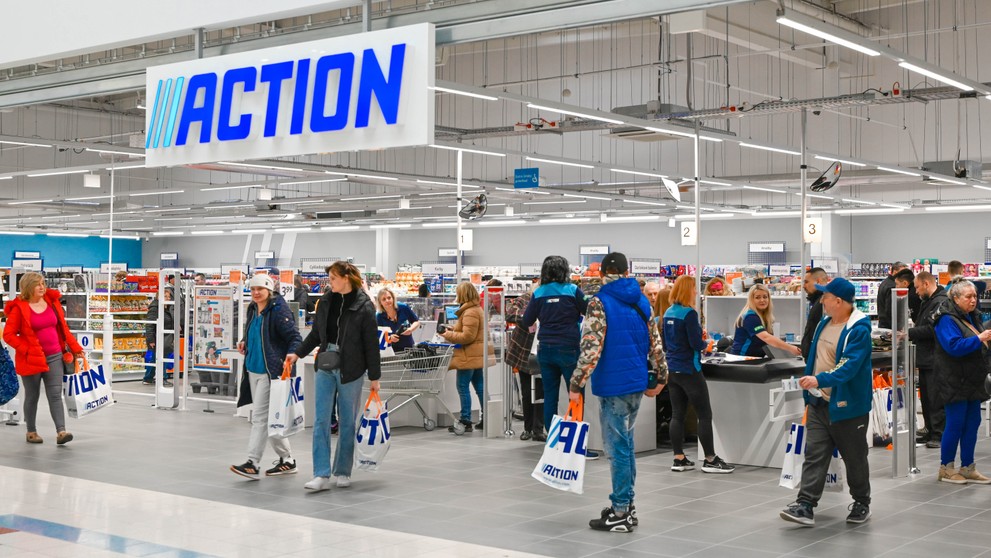 Priamy súboj superlacných obchodov