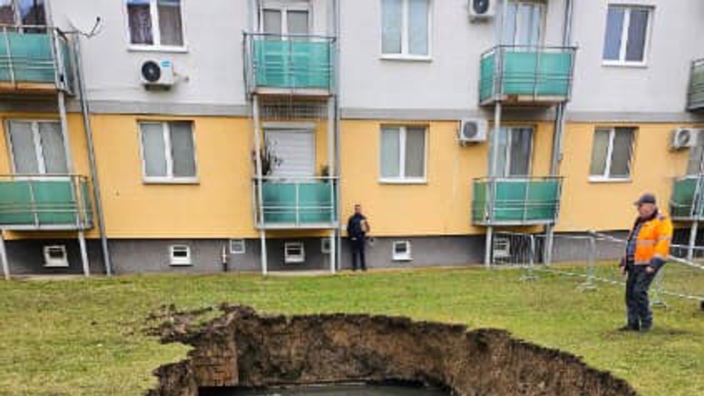 Na sídlisku v Galante sa prepadla zem