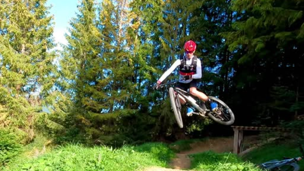 Matthias má bicykel v malíčku aj mimo asfaltu