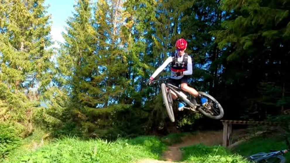 Matthias má bicykel v malíčku aj mimo asfaltu
