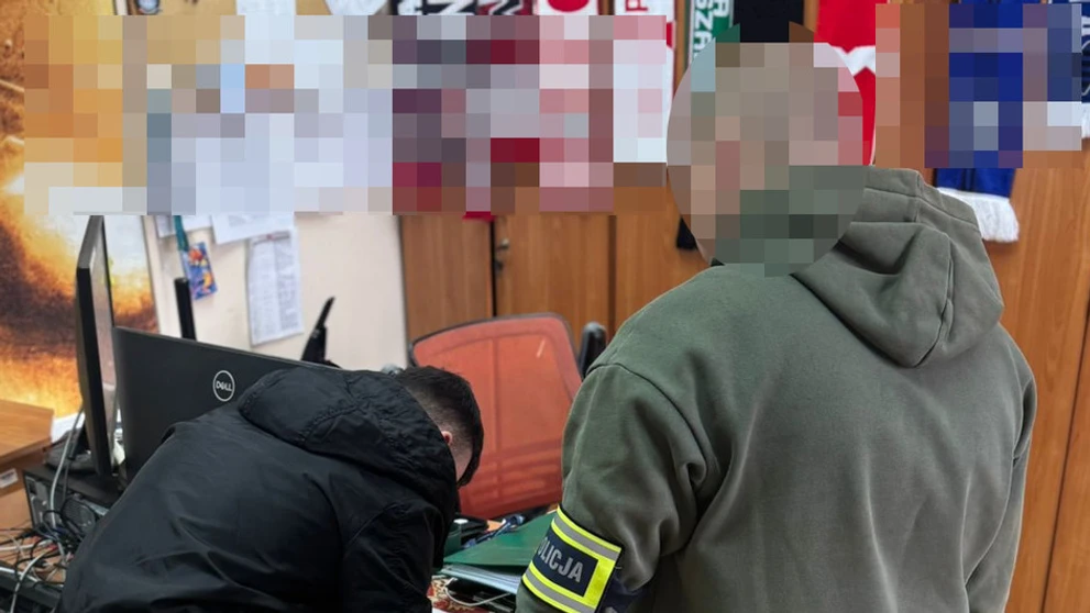 Polícia obvinila ženu a jej 17-ročného syna.