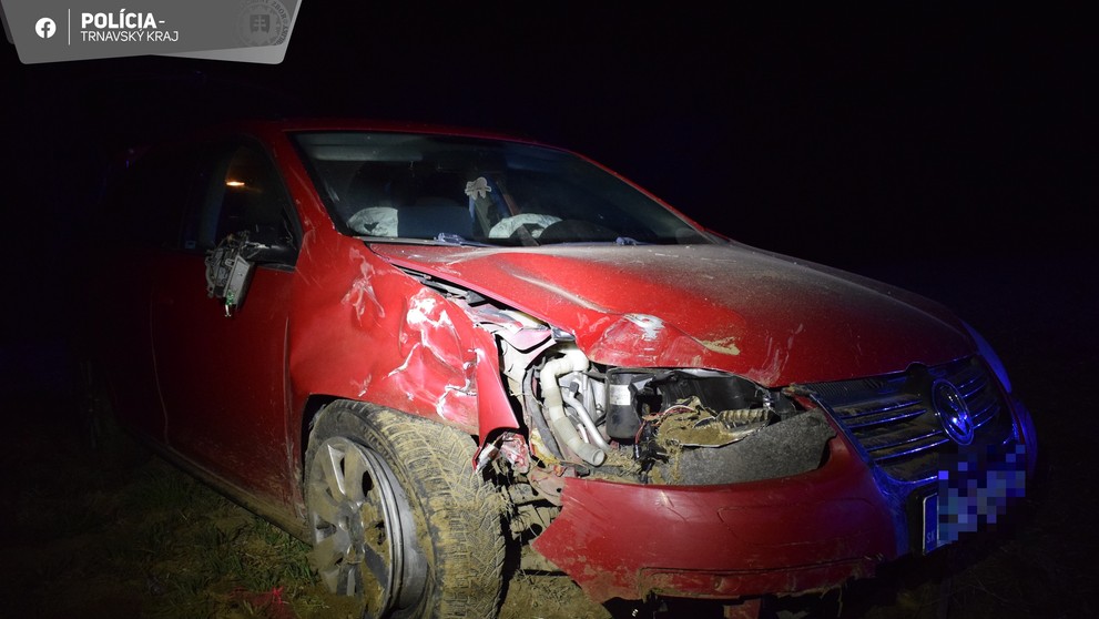 Auto pri Siladiciach zrazilo muža ležiaceho na ceste.