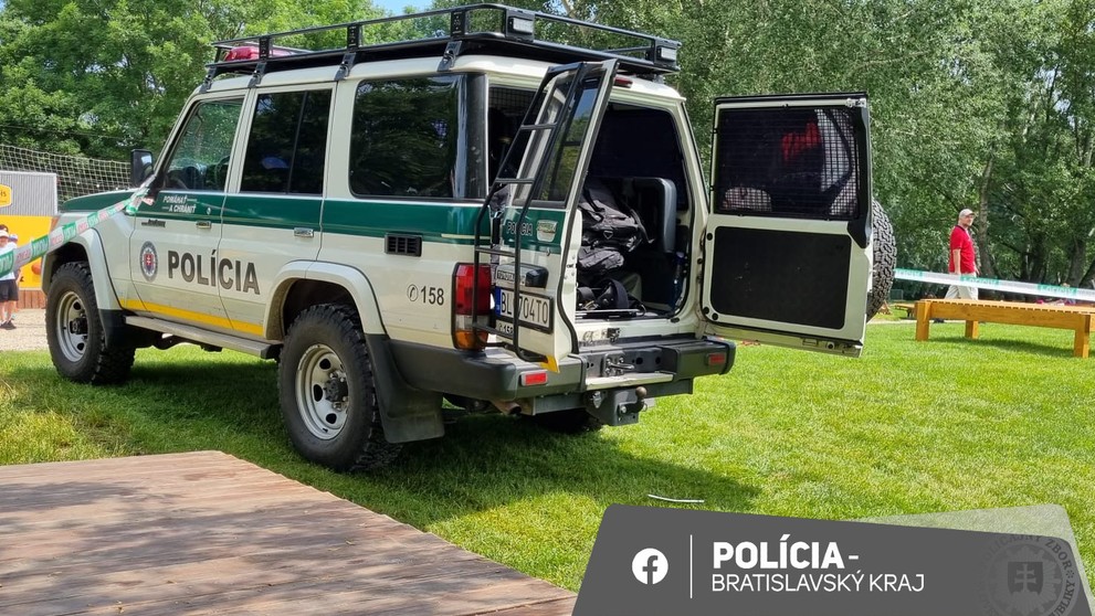 Pátranie po tele utopeného muža.