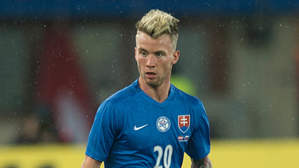 Mladík Albert Rusnák počas svojej premiéry za seniorskú reprezentáciu SR v príprave proti Rakúsku.