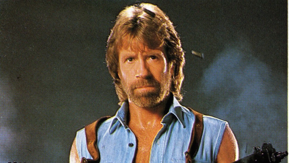 Chuck Norris na plagáte k filmu Invázia do USA.