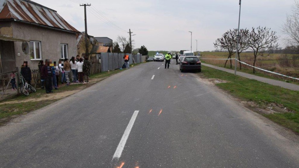 Auto po nehode v obci Drahňov, kde zomrel päťročný chlapec.