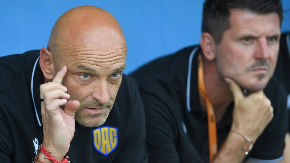 Na snímke hlavný tréner FC DAC 1904 Dunajská Streda Adrian Guľa (vľavo).