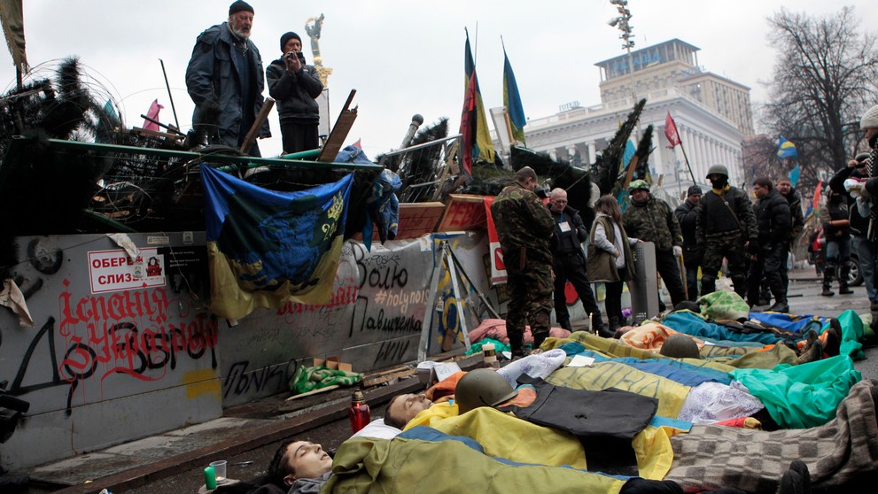Aktivisti vzdávajú hold obetiam Majdanu