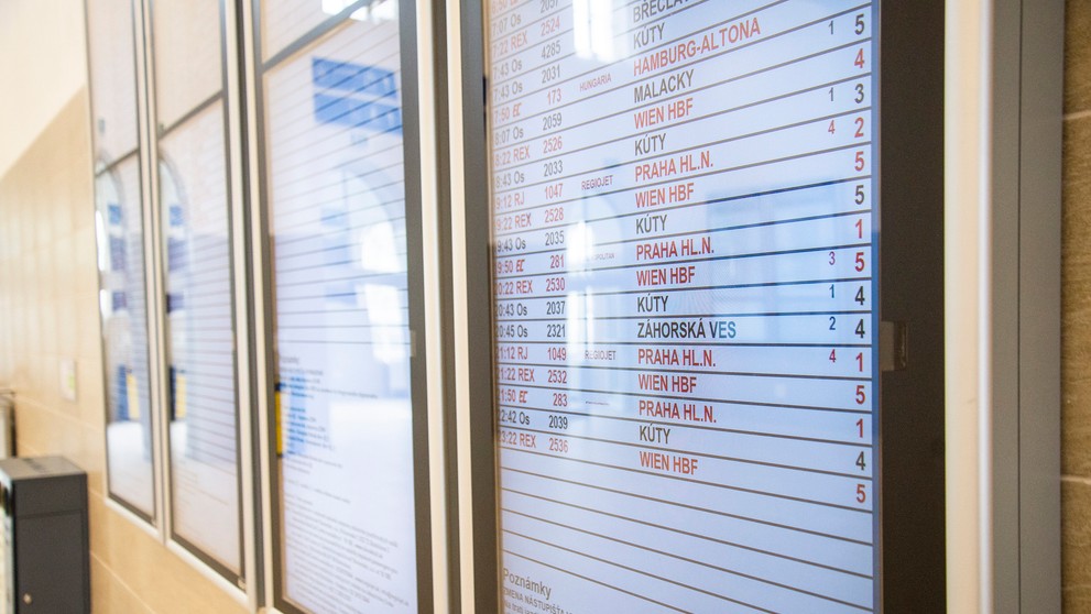 Priestory novej čakárne a vestibulu pre cestujúcich na Hlavnej stanici v Bratislave. 