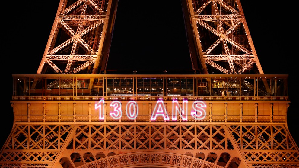 Eiffelova veža oslavuje 130 rokov