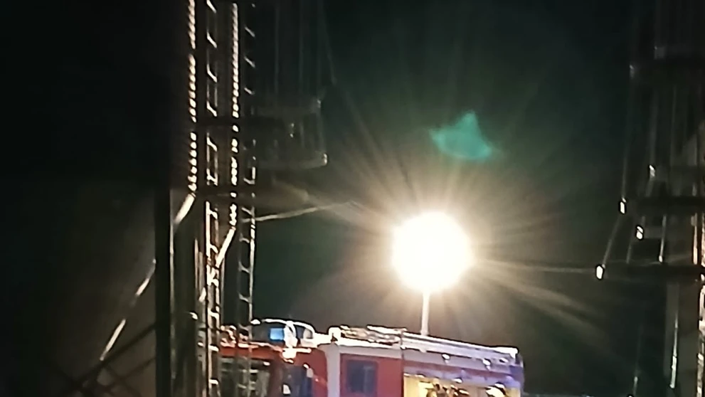 Hasiči vynášali z horiacej haly pri Pezinku stovky prasiatok.